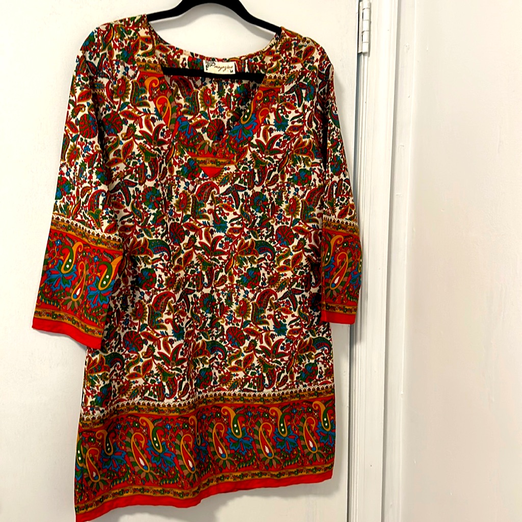 Magazine Size M Beautiful Ladies Dress In Great Condition Magazine Size M Beautiful Ladies Dress In Great Condition